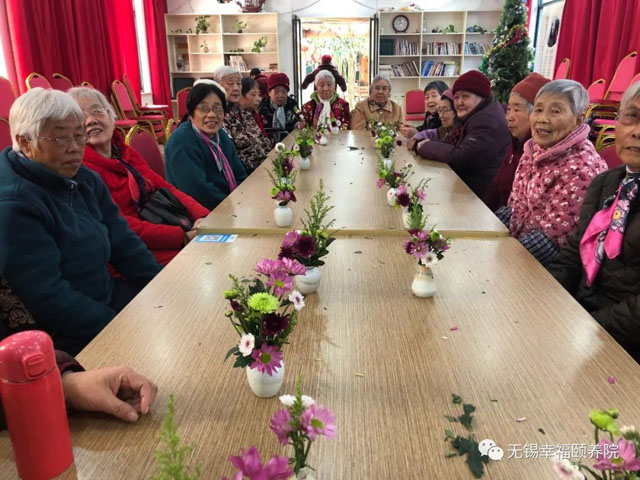 最美的花送给最美的自己——老宝贝们女神节快乐-第1张图片-无锡护理院|无锡养老院|老年公寓|无锡养老服务网