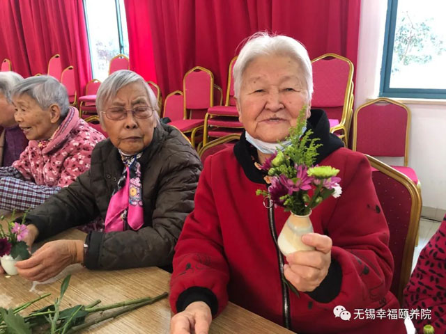 最美的花送给最美的自己——老宝贝们女神节快乐-第3张图片-无锡护理院|无锡养老院|老年公寓|无锡养老服务网